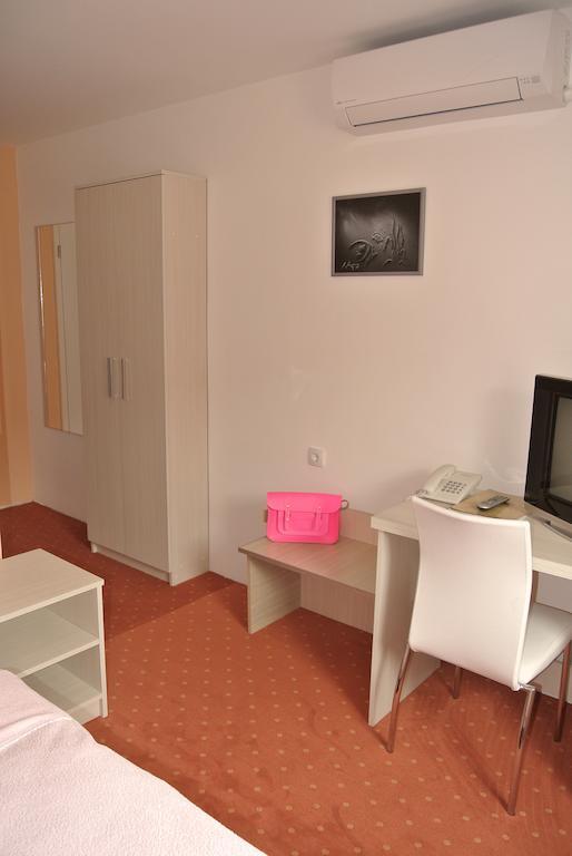 Garni Hotel Beograd 네고틴 객실 사진